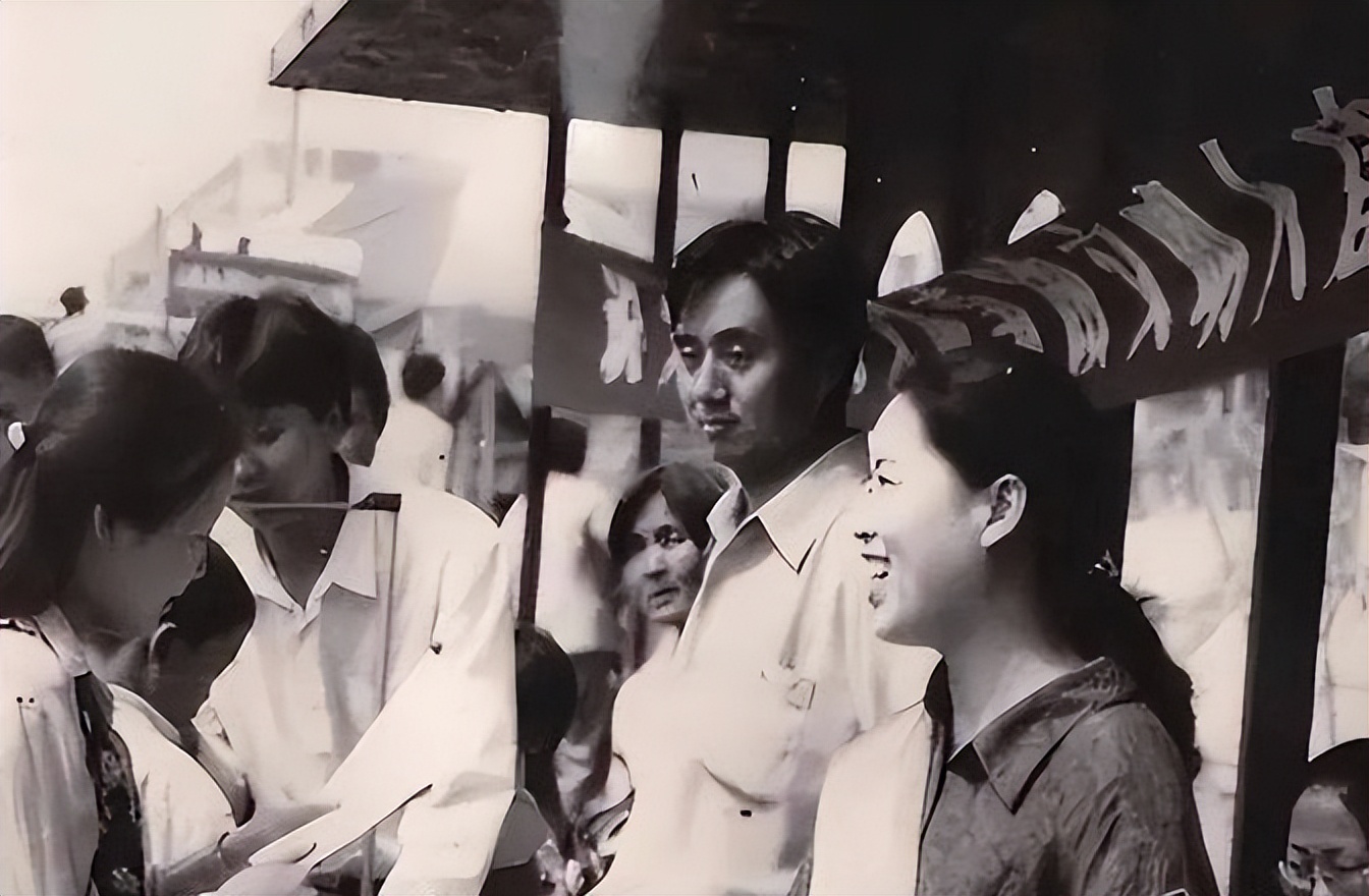 双人自行车外观特点_双人自行车怎么骑_双人自行车