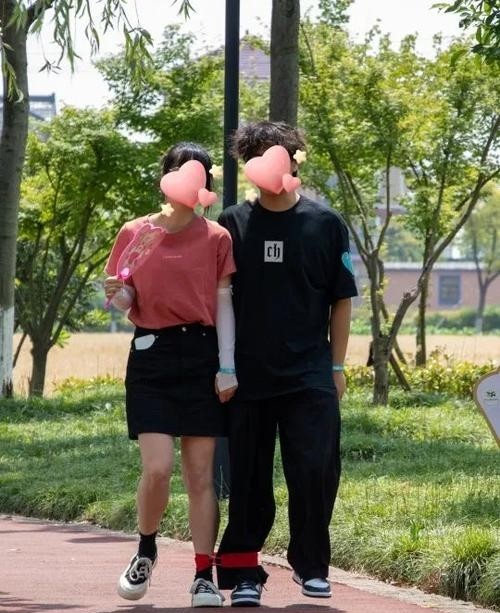 双人自行车外观特点_双人自行车_双人自行车怎么骑