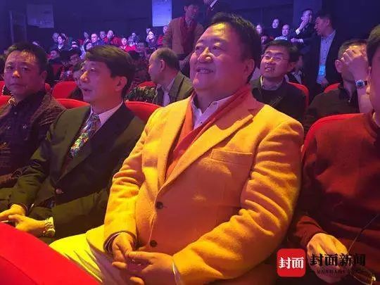 “春晚钉子户”笑脸哥第19次现身春晚 却突然中途离席