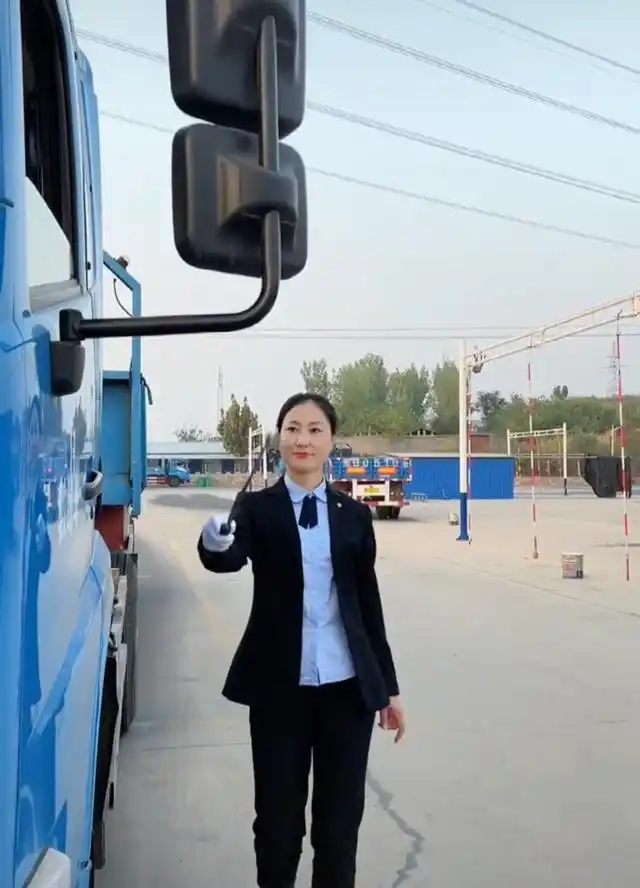 女卡车司机姚姚_跟长途货车司机的小姐_卡车女司机转型驾校教练