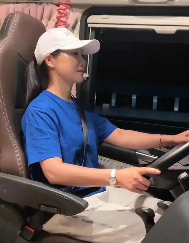 女卡车司机姚姚_跟长途货车司机的小姐_卡车女司机转型驾校教练