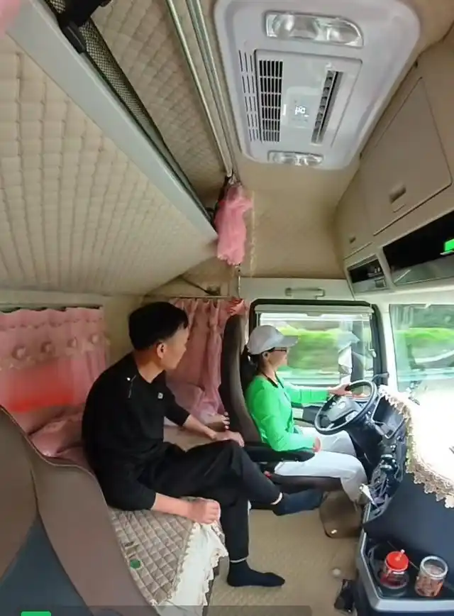 卡车女司机转型驾校教练_跟长途货车司机的小姐_女卡车司机姚姚