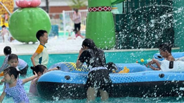 长风大悦城绿洲快闪水乐园_上海水上乐园_暑期亲子水上乐园