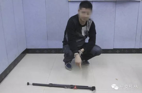 男子因广场舞影响休息 开枪射击音响误伤大妈