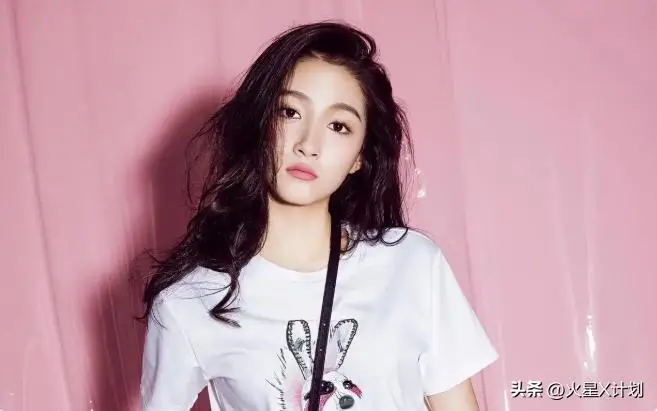 鹿晗暴瘦原因_鹿晗商业合同曝光_白鹿回应暴瘦到86斤