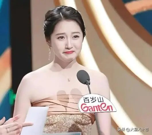 鹿晗暴瘦原因_鹿晗商业合同曝光_白鹿回应暴瘦到86斤