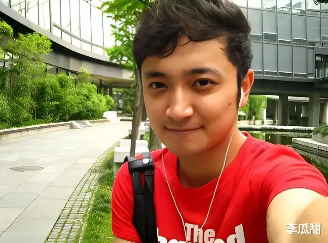 尼格买提感情经历详细解析_尼格买提春晚苹果LOGO争议_尼格买提个人资料图片