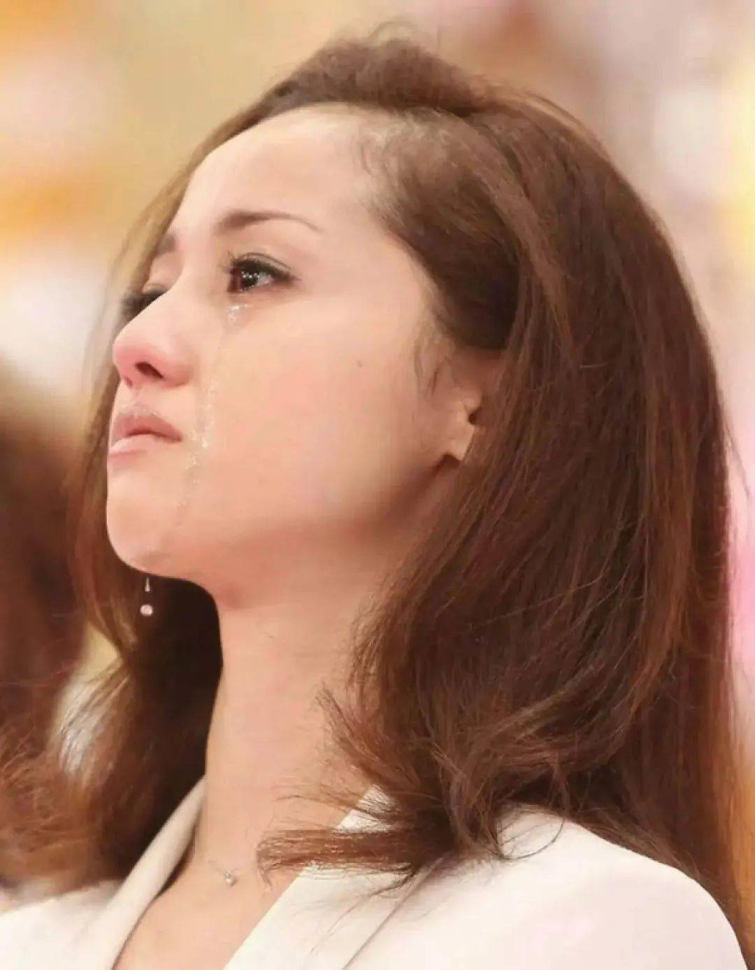 50岁“日剧收视女王”涉毒被查_泽尻英龙华 吸毒事件 日本美女 跌落神坛