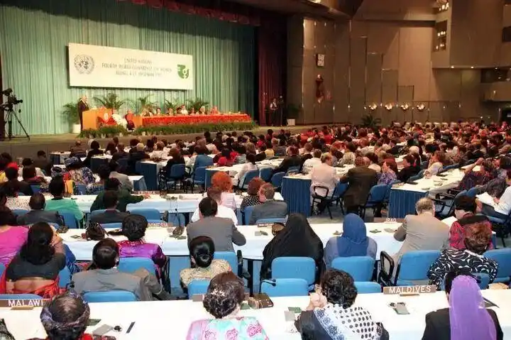 居里夫人对女性奋斗的激励_习近平总书记对妇女发展的论述_总书记关心妇女事业发展的故事