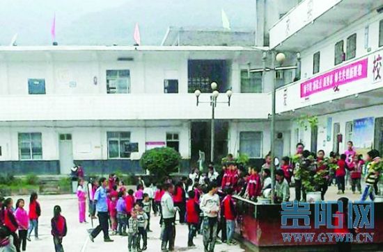 周边同学围观