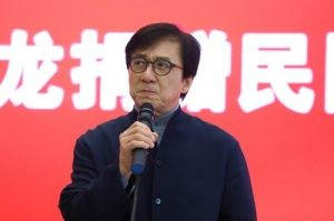 成龙最近新电影_成龙武师时期_成龙早年经历