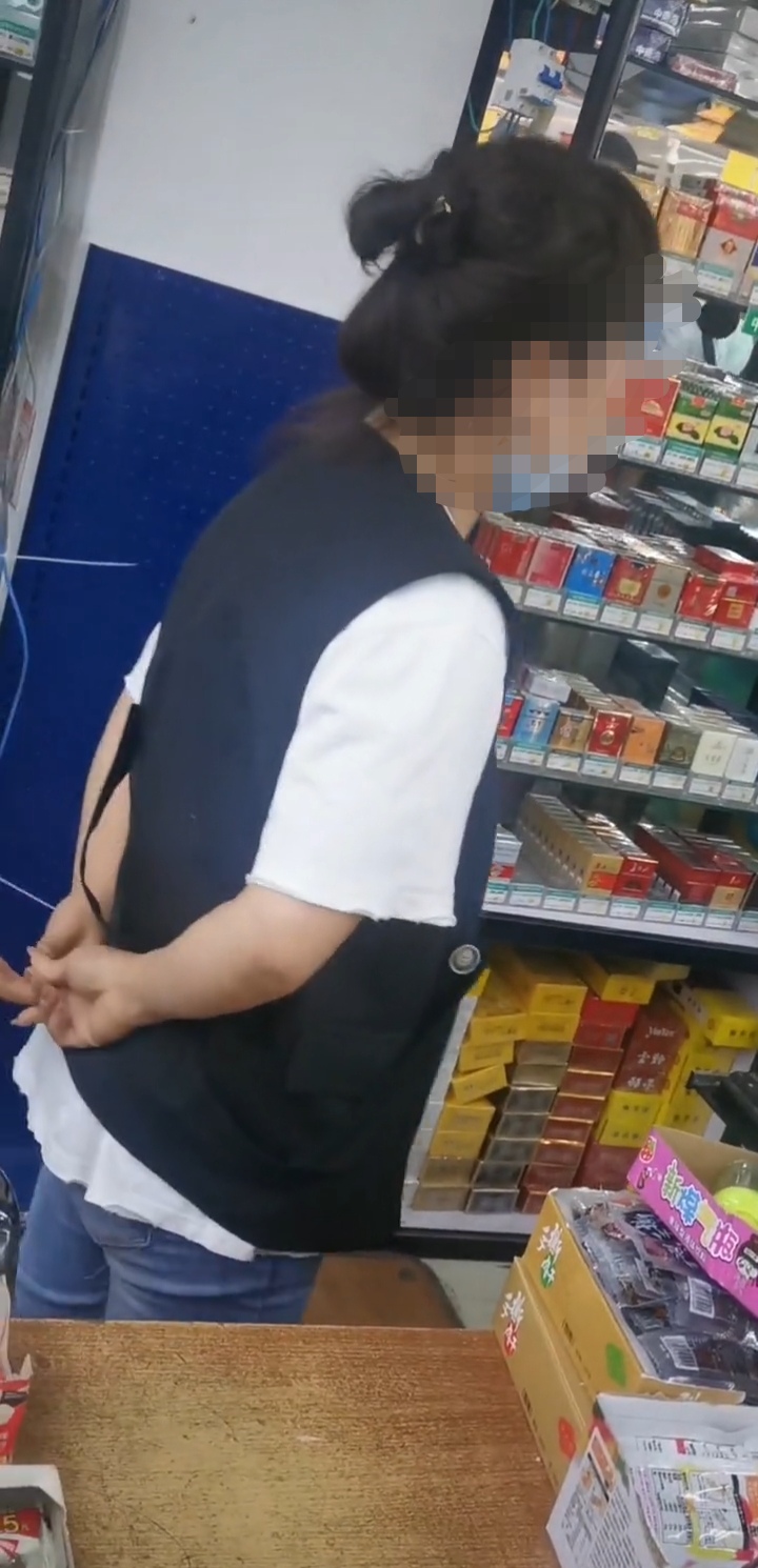 商家回应“三个孩子花近800元买奥特曼卡片”：没有诱导购买