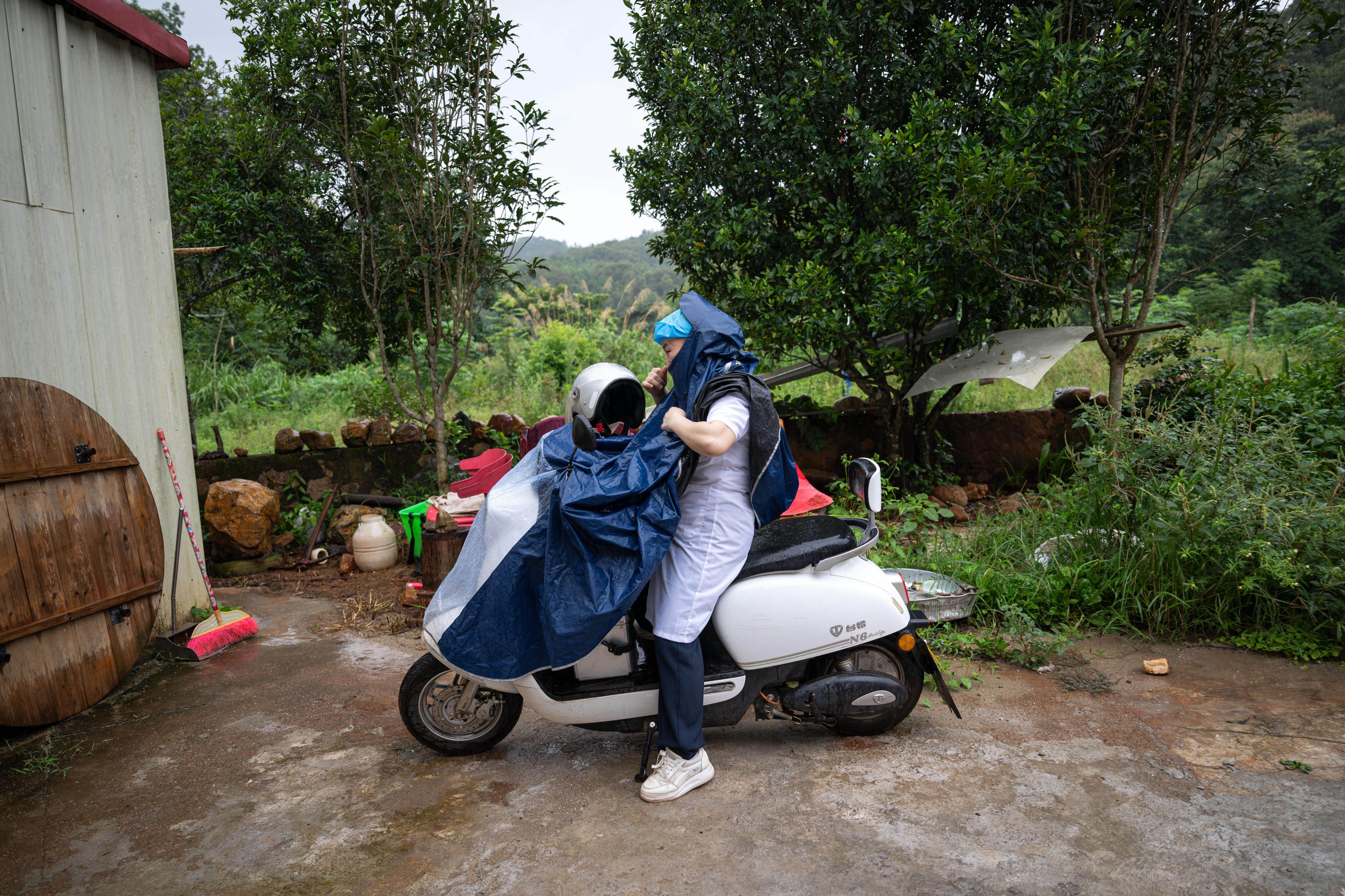 最美乡村医师周月华_乡村医生黄小青_粤东北乡村医生事迹