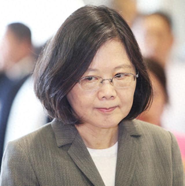 蔡英文至今未公开表态挺罢免，港媒：难凝聚绿营支持者