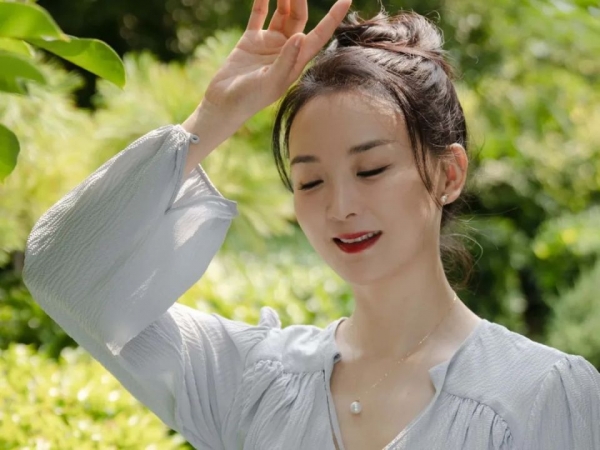 知名女演员王艳丈夫被限制高消费，“晴格格”复出带货为老公还债