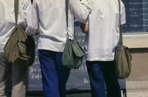 改革开放40年记忆_改革开放前的照片加文字_红领巾自行车时代变迁