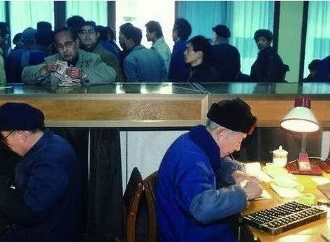 改革开放40年记忆_红领巾自行车时代变迁_改革开放前的照片加文字