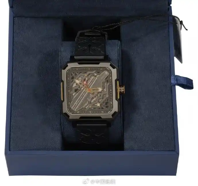 陈虞文捐款造航母纪念_捐款造航母男生获赠福建舰手表_1999年小朋友捐款140元给国家造航母