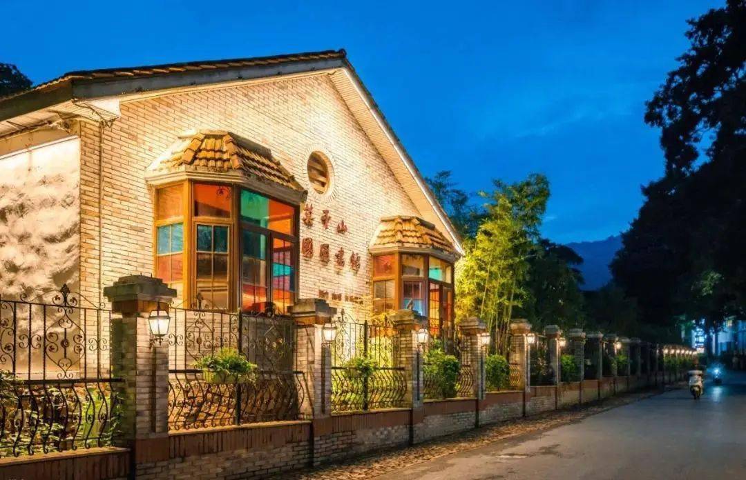 微度假目的地类型_短途旅游高频次出行_新型旅游网站热地带的案例