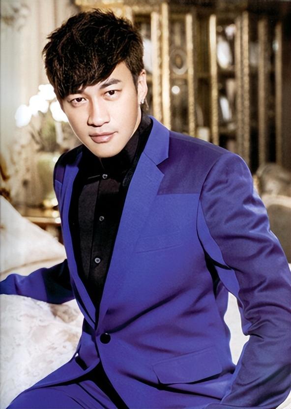 何润东玛莎拉蒂追尾事故_知名导演陈可辛出车祸 现场画面曝光_何润东车祸事故