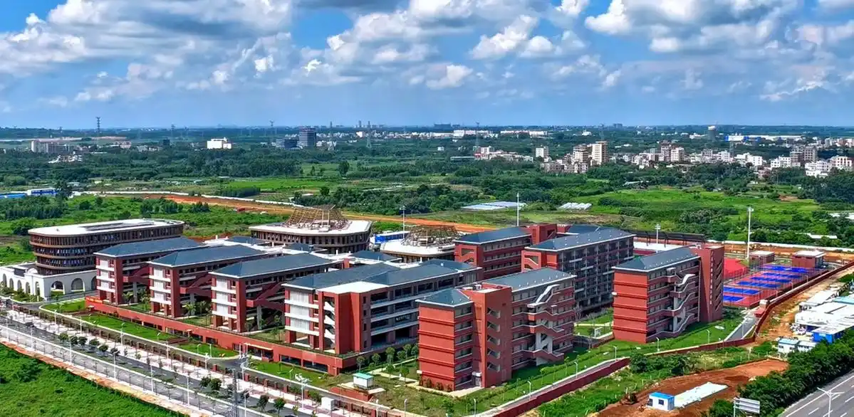 广东实验中学湛江学校初中校区启用，助建区域教育中心