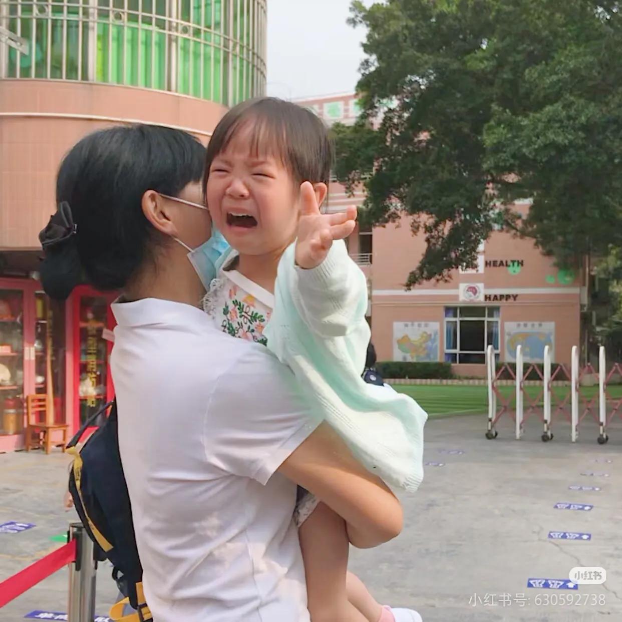 幼儿园环境参观感想_如何帮助孩子适应幼儿园_幼儿园入园焦虑