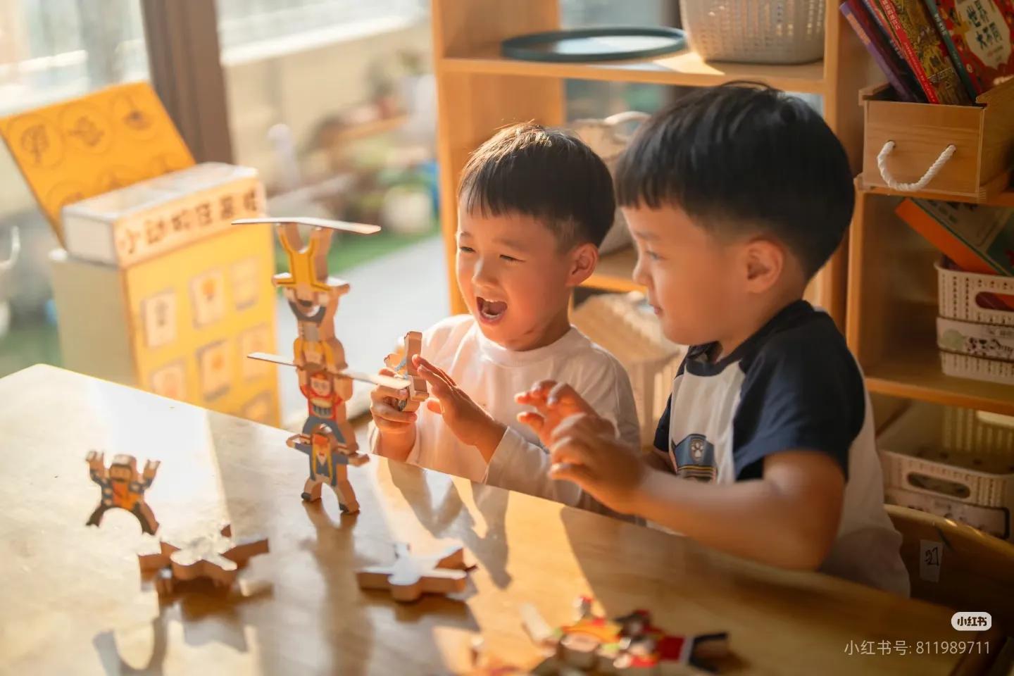 如何帮助孩子适应幼儿园_幼儿园环境参观感想_幼儿园入园焦虑