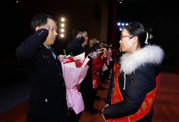 武陟公安工作汇报会主题_武陟县公安局2024年迎新春工作汇报会_武陟公安局李新功照片