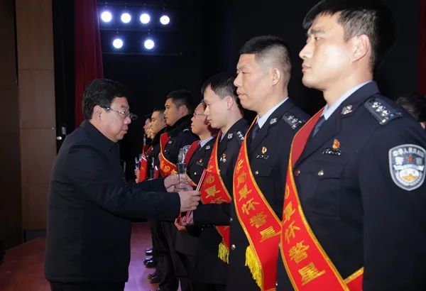 武陟县公安局2024年迎新春工作汇报会_武陟公安工作汇报会主题_武陟公安局李新功照片