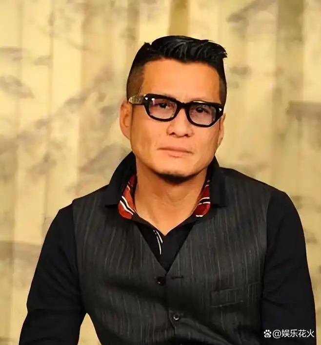 孙兴从巅峰跌落驾驶挖掘机 维生事业转型 戏剧演员孙兴人生起伏_孙兴骆莉娜