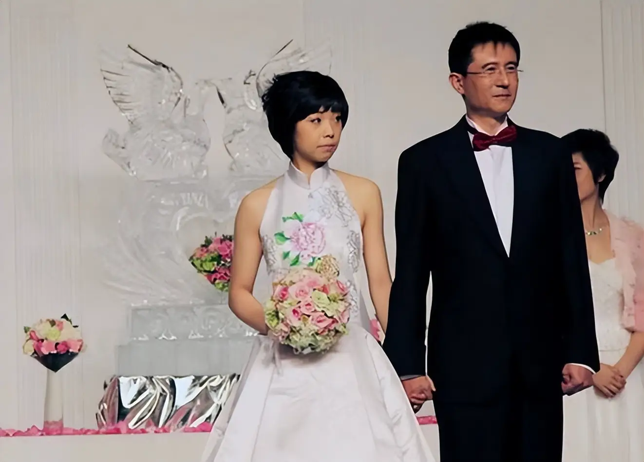 徐威张怡宁婚礼细节_徐威和袁立结过婚吗?_徐威与张怡宁爱情故事