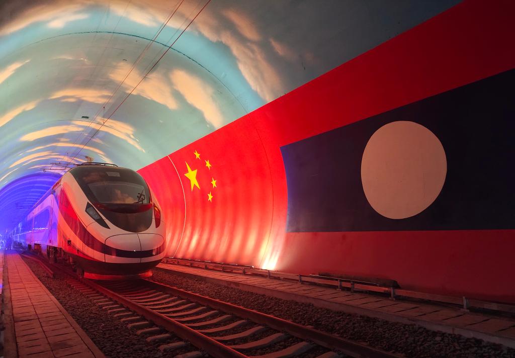 推动全球开放合作的中国担当_构建人类命运共同体_新中国成立75周年外交成就