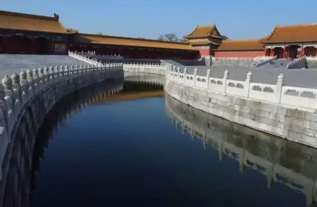 紫禁城雨污分流排水设计_故宫地下有一条15公里暗沟_故宫九龙吐水排水系统