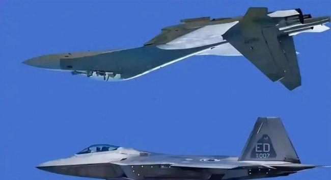 台媒热议歼16锁定美军F22 南海上空的“到此一游”