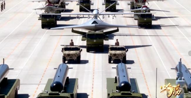 台媒热议歼16锁定美军F22 南海上空的“到此一游”