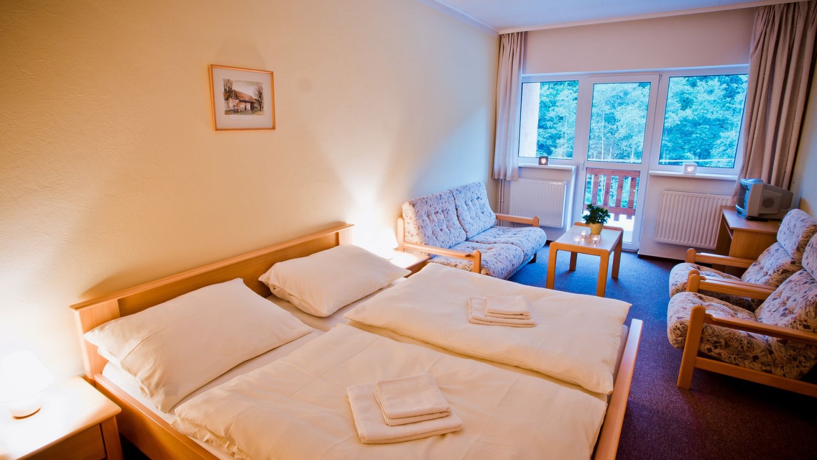 使用名字如何查询酒店入住记录