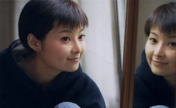 3段婚姻4段情，让富豪苦等12年的她，最终嫁给了小11岁穷诗人