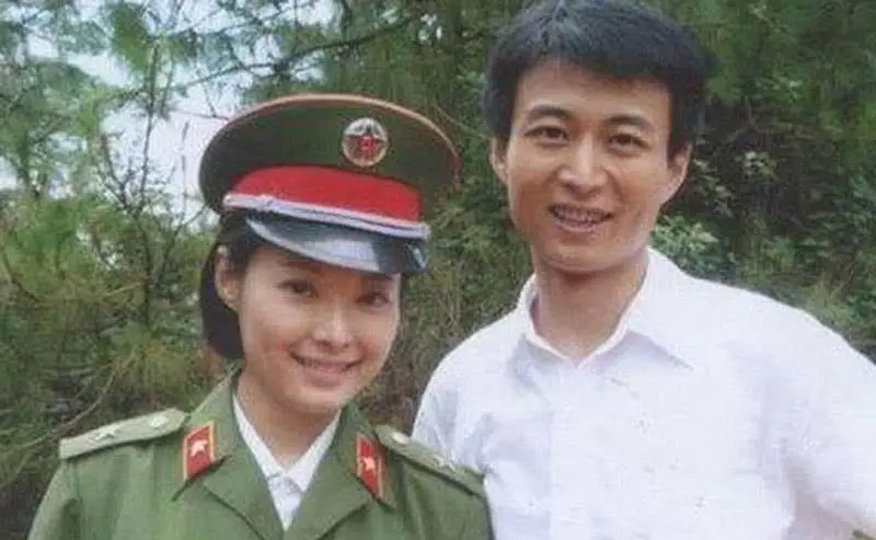 袁立徐威有孩子吗_袁立演艺圈经历_袁立原生家庭重男轻女