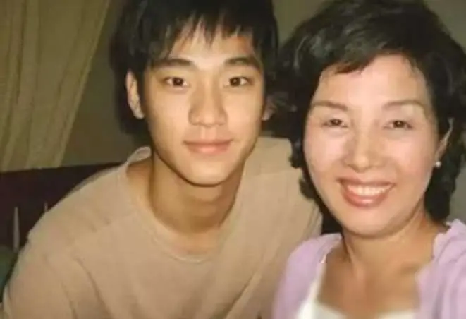 金秀贤父母离婚_金秀贤父亲新婚新娘信息_金秀贤父亲第三次婚姻