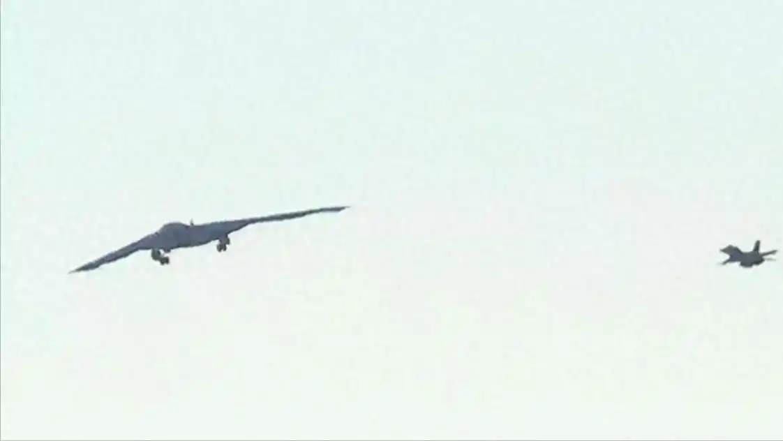 美国空军B-21隐身战略轰炸机_美国第2架b-21轰炸机首飞_B-21隐身轰炸机首飞