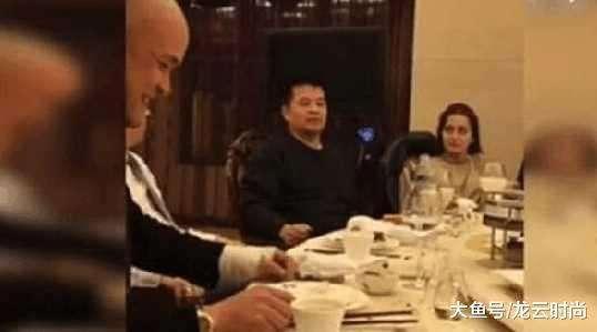现在看看当年毕福剑的饭局，你能认出他来吗