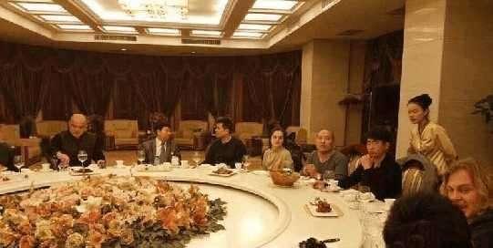 现在看看当年毕福剑的饭局，你能认出他来吗