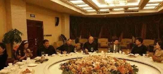 现在看看当年毕福剑的饭局，你能认出他来吗