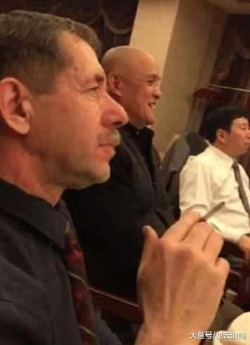 现在看看当年毕福剑的饭局，你能认出他来吗
