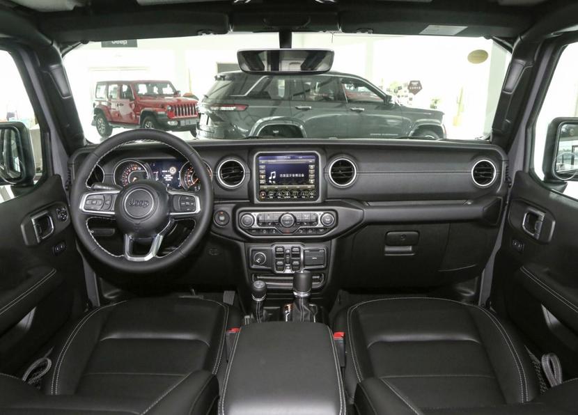 Jeep角斗士3.6L Overland车型配置详解_2023款角斗士3.6L Overland价格调整_jeep越野车多少钱