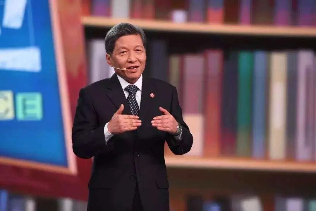 履新福耀科技大学校长前，他是“网红”，更是学生眼中的“小宝校长”
