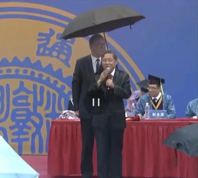 曹德旺现身福耀科技大学开学典礼_王树国 曹德旺 福耀科技大学校长