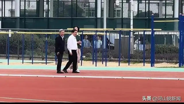 福耀科技大学 吴小莉 曹德旺_曹德旺现身福耀科技大学开学典礼