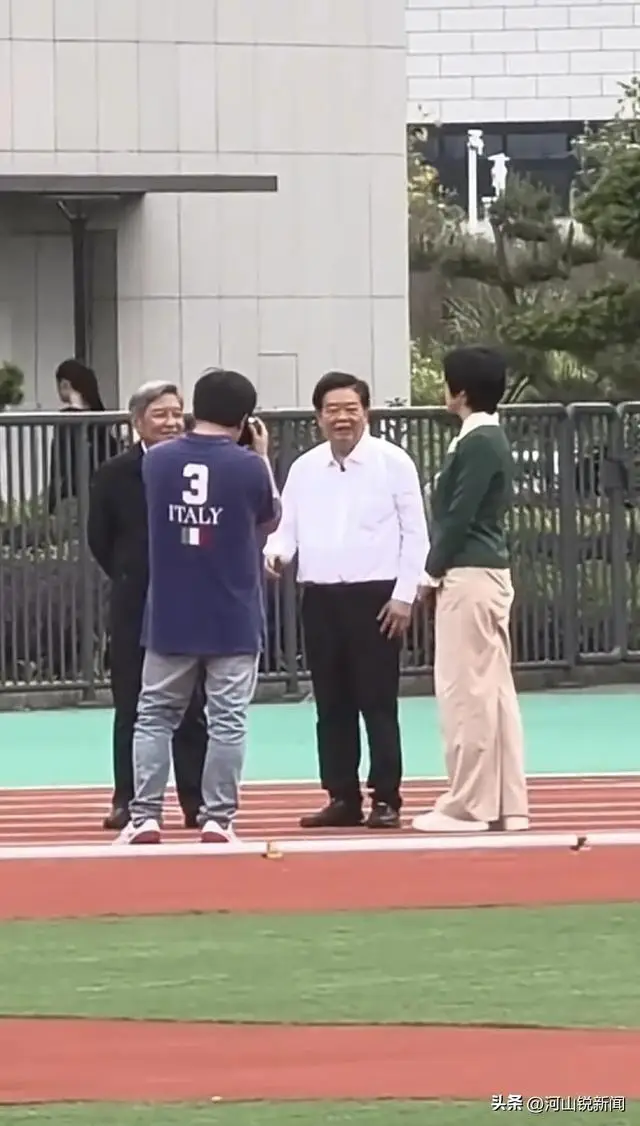 曹德旺现身福耀科技大学开学典礼_福耀科技大学 吴小莉 曹德旺