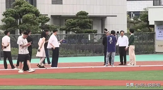 曹德旺现身福耀科技大学开学典礼_福耀科技大学 吴小莉 曹德旺